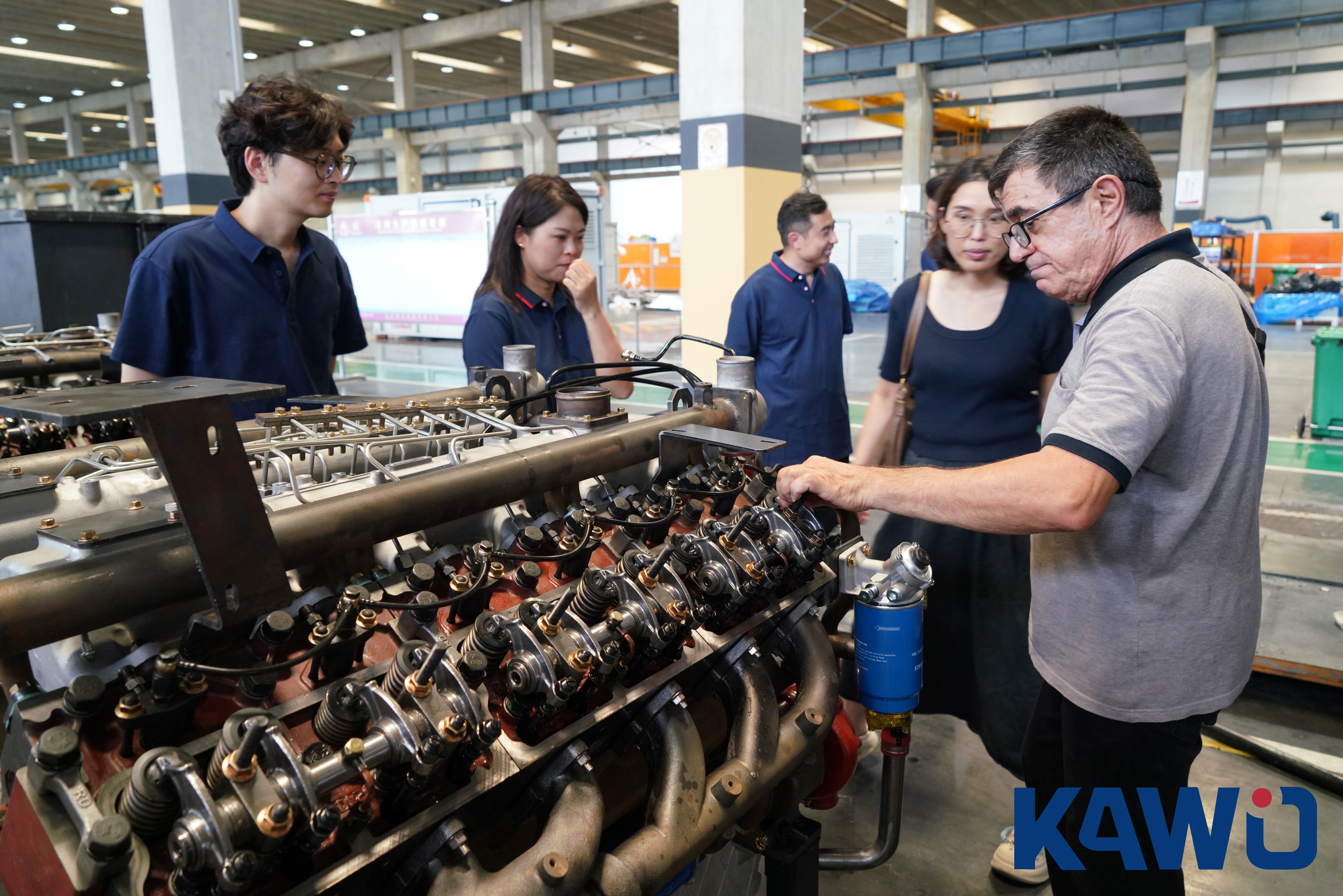 Welcome customers from Iraq to visit our factory ！