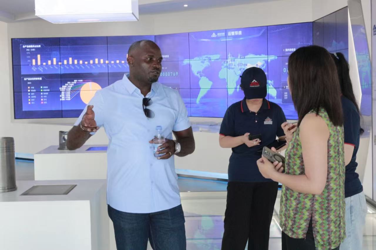 Warmly welcome Cameroon customer to visit KAWO headquarters and factory